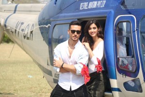 Tiger Shroff And Disha Patani Arrive In Chopper At Mahalaxmi Racecourse