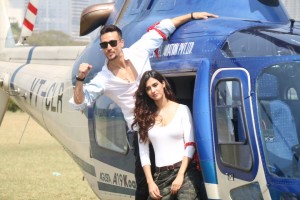 Tiger Shroff And Disha Patani Arrive In Chopper At Mahalaxmi Racecourse