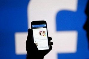 Facebook tests exciting resume feature