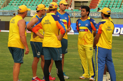 Over 10,000 fans watch CSK's practice match!