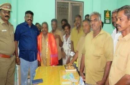 Auto driver found 80,000 and given to police station in Madurai