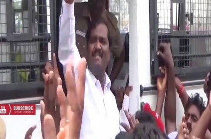 Watch: Tamizhaga Vazhvurimai Katchi cadres vandalise liquor shop demanding leader's release