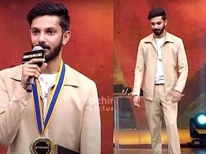 Anirudh Ravichander's dance for Pathala Pathala song in Behindwoods Gold Medals Awards 2022
