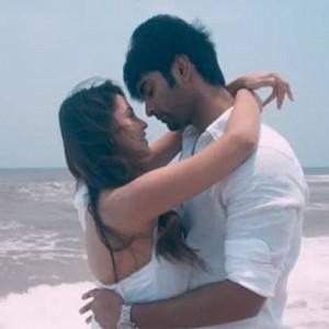 Idhayathai Oru Nodi - Semma Botha Aagathey | Video Song