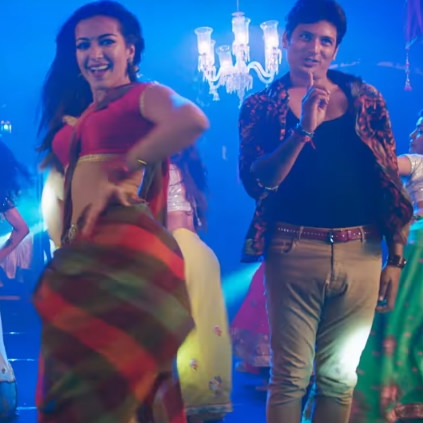 Oru Kuchi Oru Kulfi video song from Kalakalappu 2