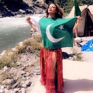 Rakhi Sawant clears the air on embracing Pakistani flag that sparked controversy