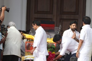 Karunanidhi death: Political leaders and Celebrities pay homage