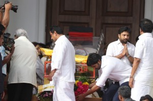 Karunanidhi death: Political leaders and Celebrities pay homage