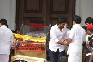 Karunanidhi death: Political leaders and Celebrities pay homage