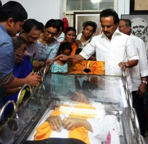 Karunanidhi death: Political leaders and Celebrities pay homage