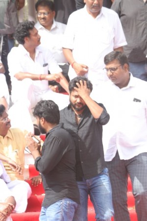 Karunanidhi death: Political leaders and Celebrities pay homage