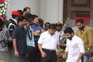 Karunanidhi death: Political leaders and Celebrities pay homage